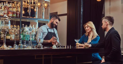 Servicios básicos de barra y sala en restauración -