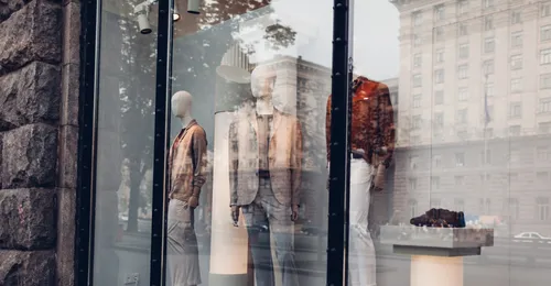 Anima y haz atractivo tu punto de venta. merchandising y escaparatismo