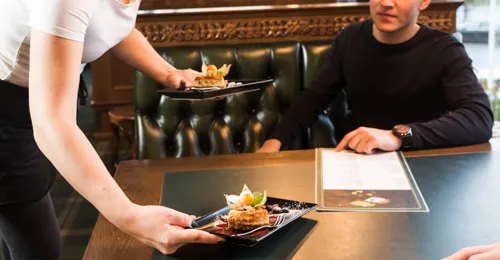 Servicio en restaurante y bares