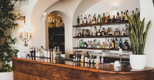 Servicio en restaurante y bares