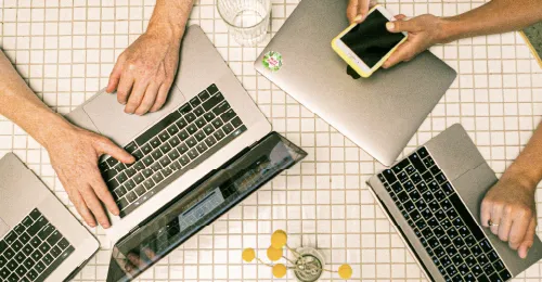 Competencias digitales para formadores y tutores según el “marco común de competencia digital docente-digcomp-”